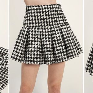 Black and white houndstooth skort